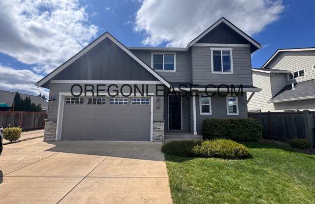 Modern 4-Bedroom Springfield Home with Custom Finishes  Fenced Yard - 2086 9th Street, Springfield, OR 97477