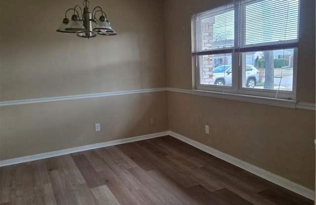 604 SANDY SPRINGS Lane Gallery 2