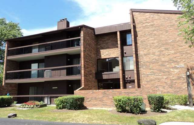 2 Bedrooms, 2 Bathrooms and Plenty of Amenities in Oak Forest photos photos