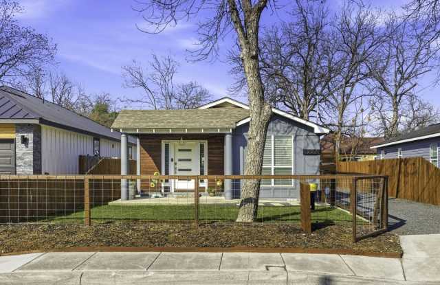 227 E BAYLOR photos photos