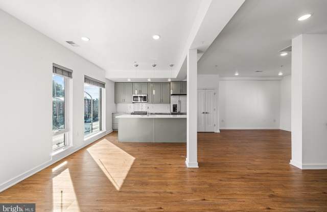 331-33 E GIRARD Avenue Gallery 3