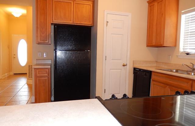 FABULOUS Newer NW 3/2 w/ Garage, Screen Porch Vaulted Ceilings,  Black Appliances! $1750/month Avail April 15th! photos photos