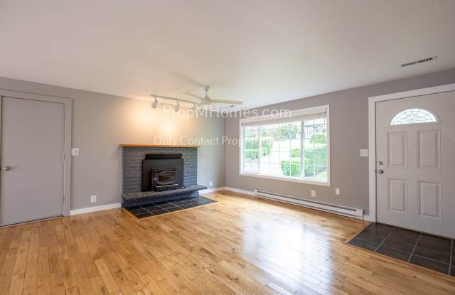 Charming Three Bedroom Awaits in West Linn! photos photos