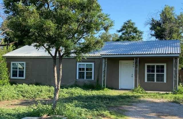 Nice 3 bed/1 bath home with BIG backyard, AVAILABLE SOON!! photos photos