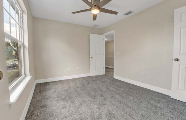 Spacious 4-Bed, 2.5-Bath Townhome – Minutes from the Indian River! Gallery 3