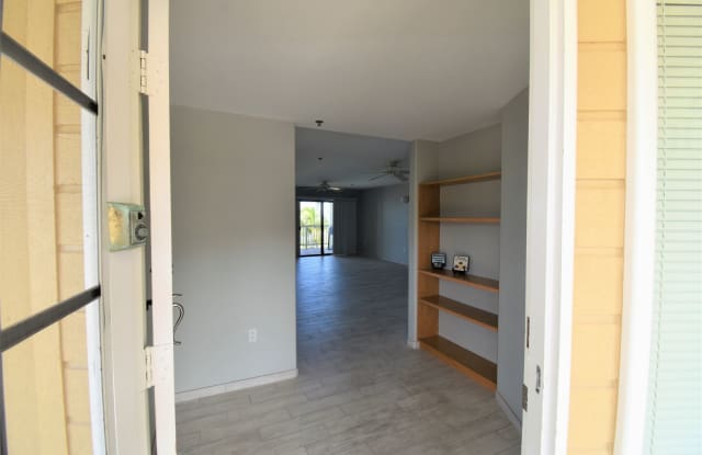 Unfurnished 3 Bedroom 2 Bath Penthouse Condo photos photos