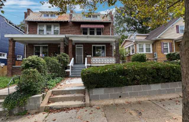 Lovely 4 BR/2 BA Semi Detached Home in Randle Highlands! photos photos