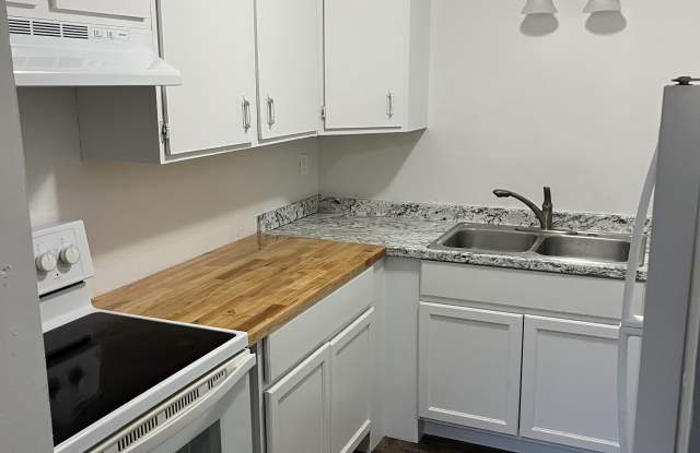 826 Circle Dr photos photos