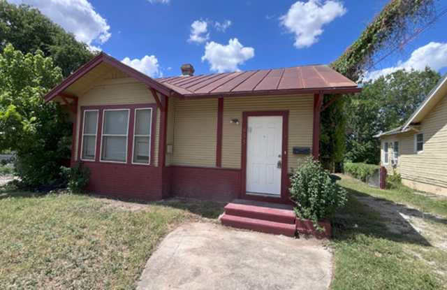 Updated Vintage Vibes Just Minutes from Downtown! photos photos