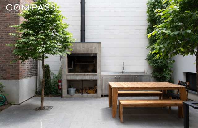 32 Frost Street Gallery 3
