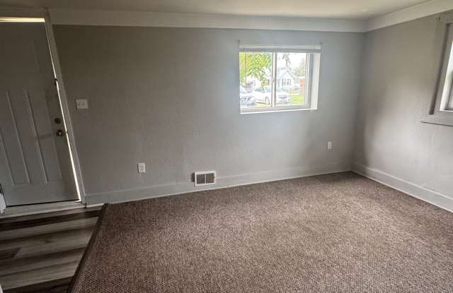 One Bedroom/ One Bath Newly Renovated Gallery 3