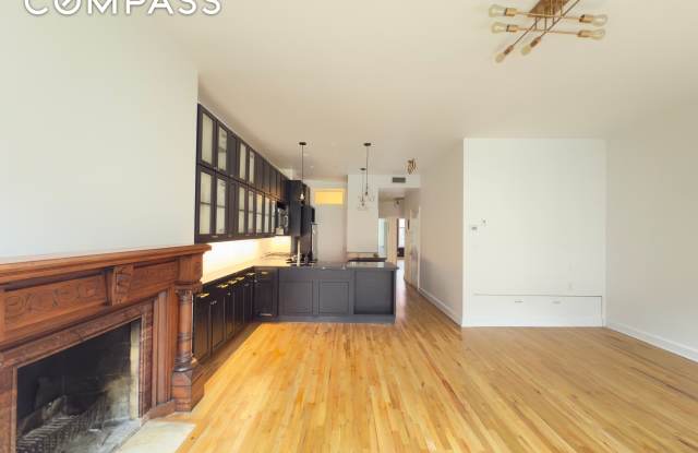 458 West 22nd Street photos photos