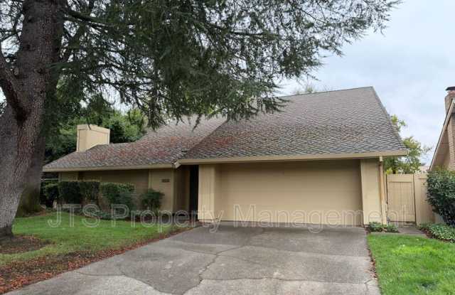 5334 Terrace Oak Circle Gallery 1