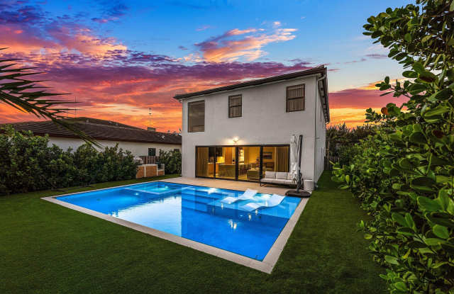 312 NE 210th Way photos photos