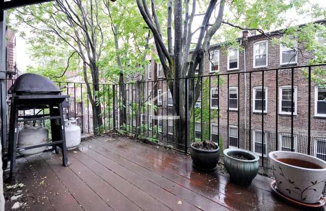 2 Bed 1 Bath Brownstone (close to I90 - 2 mi) photos photos