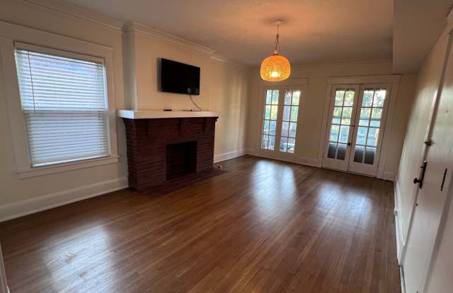 Third Floor 3 Bed - 2 Bath Unit Gallery 3