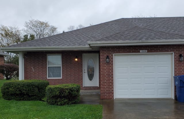 1908 Phillips Drive - 1908 Phillips Dr, Lebanon, MO 65536
