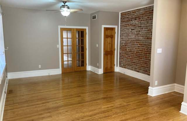 2635 South Kingshighway Gallery 3