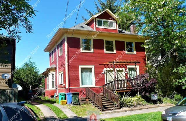 1327 Southeast Nehalem Street - 1327 SE Nehalem St, Portland, OR 97202