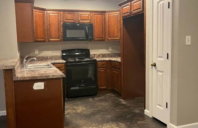 3 Bed / 2 Bath AVAILABLE NOW! Gallery 4