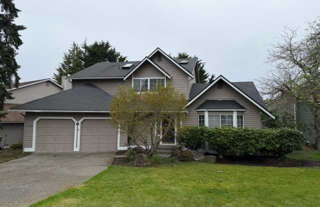 Saratoga Reach Beauty: Updated 4BR Home with Deck, Fireplace & Prime Mukilteo Location photos photos