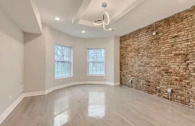 5817 South Calumet Avenue - 1 photos photos