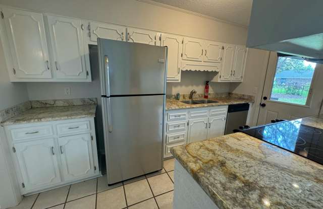 2819 Lawnwood Drive Gallery 4