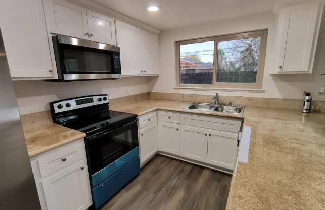 Available Now! Beautifully Remodeled 2 Story Condo located in Sacramento! photos photos