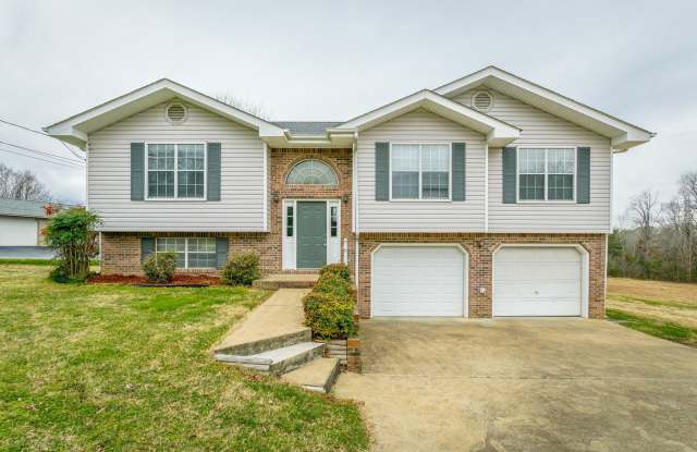 3 Bedroom Home in East Brainerd | Oversized Garage & Large Backyard Gallery 1