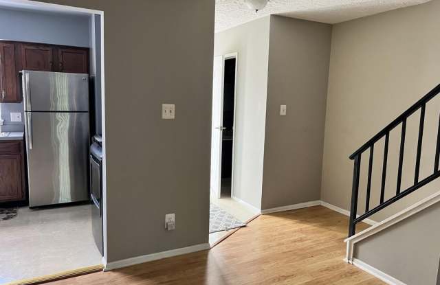 6047 Hoover Dr Gallery 4