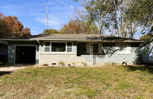3 Bedroom House in Located in Southern Gates! - 537 East Edgewood Street, Springfield, MO 65807