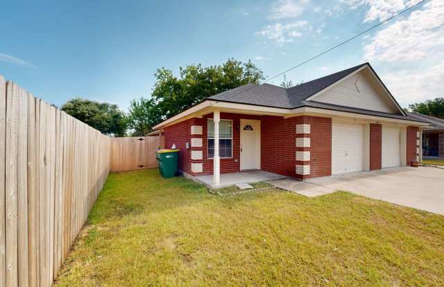 2 WEEKS FREE RENT + $1,295 + EVP FLOORING IN NOLANVILLE! Gallery 3