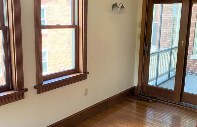 Spacious 3 Bedroom with bonus room Gallery 4