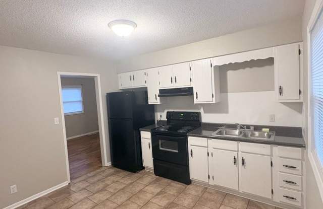 Simple home in East Springfield Gallery 4