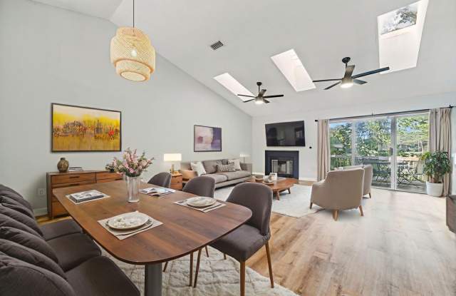 Water Views, Sunlit Spaces & Beach Days Ahead—Find YOUR HOME in Herons Cove! 2BR/2.5BA Condo available NOW Gallery 3