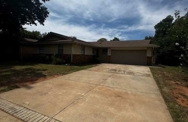 REDUCED! (3) Bed/(2) Bath with (2) Living Areas in MWC Avail NOW! Gallery 3