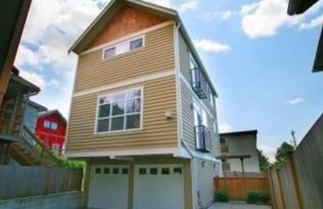 Great Modern Updated light and Bright Townhouse Close to Greenlake! Gallery 1