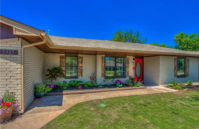 Stunning 4 bedroom home with bonus room near Lake Hefner! photos photos