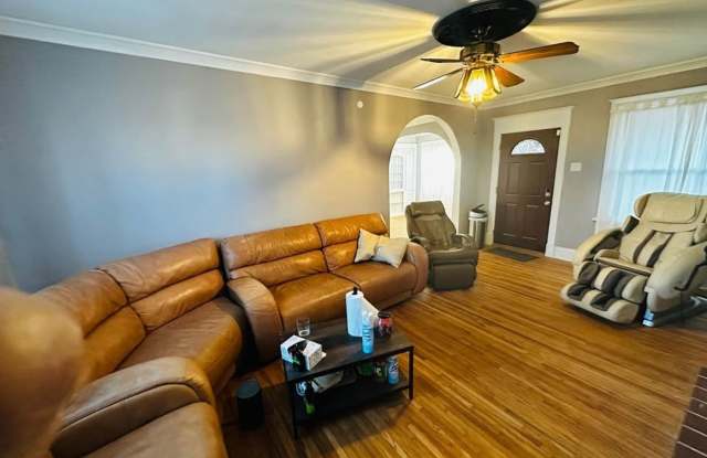 Charming 3 Bed R oom / 1.5 Bath House in Saint Louis Gallery 3
