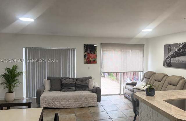 13917 SW 175th Ter Gallery 4