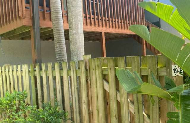 Great 2 bedroom 2 bath condo with screened balcony, private fenced courtyard and storage area photos photos