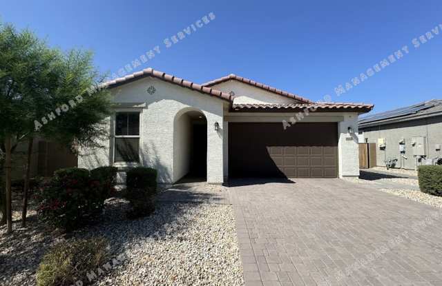 ***MOVE IN SPECIAL***Available for Immediate Move-In! Spacious 3-Bedroom + Den with Extra-Large Closet – Goodyear Gem! Gallery 1
