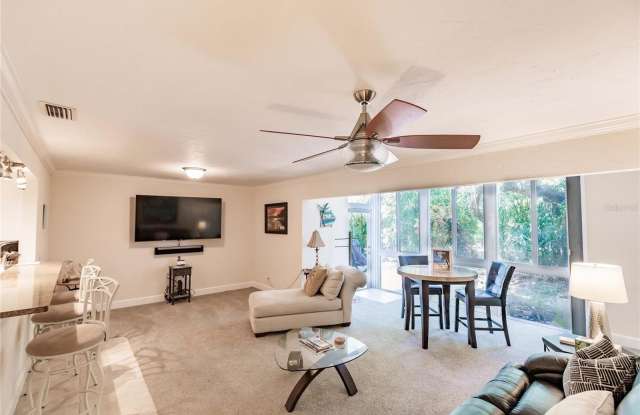 1205 E PEPPERTREE Drive Gallery 4