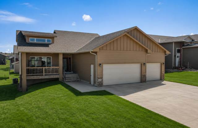 Move-In Ready 2 Bed, 2 Bath Home with 3-Car Garage – Sioux Falls Living at Its Best photos photos