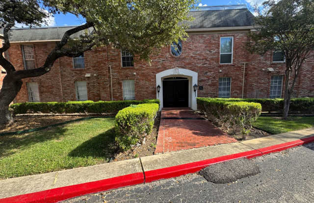 GREAT SPACIOUS CONDO | GATED | MEDICAL CENTER - 410 & IH10 | 3 BEDROOMS | 2 BATHROOMS Gallery 3