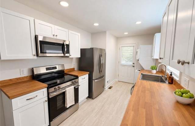 1438 Midlawn Drive Gallery 3
