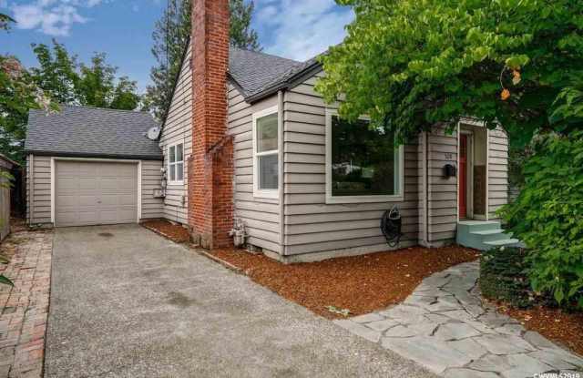 Furnished 2 bedroom 1 bath cottage with landscape included and split mini ducts photos photos