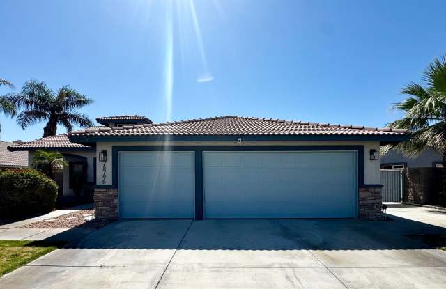 AVAILABLE NOW !! STUNNING 4 Bedroom 2 Bathroom POOL home in La Quinta photos photos