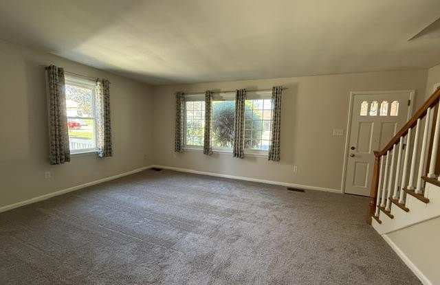 20 SPRINGCREST Drive Gallery 4