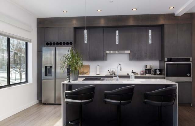 Fully Furnished - 2 bedroom / 2.5 unit in Victor with Garage Gallery 2